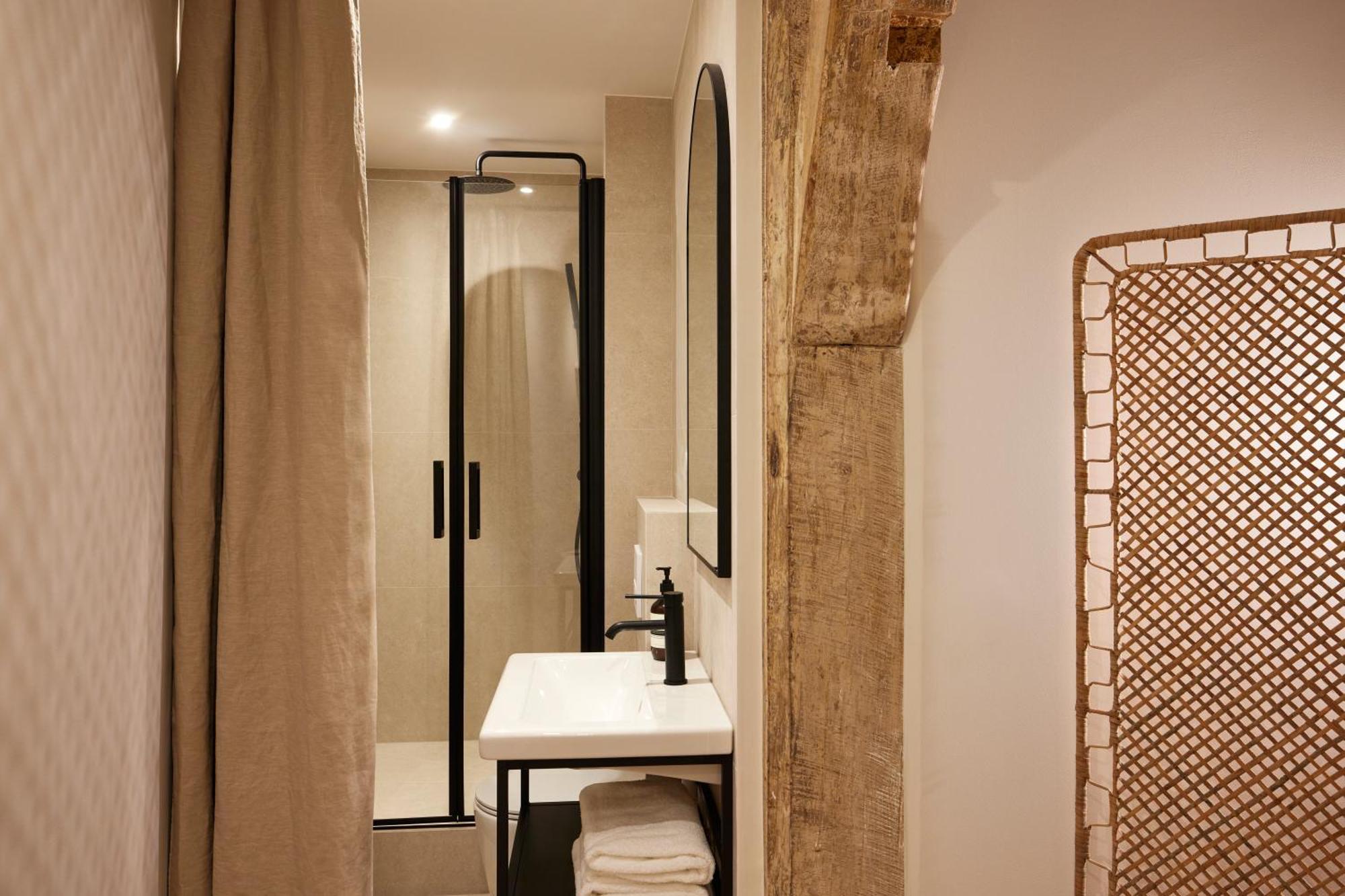 Stylish 2Br & 2Ba With Private Terrace Apartment Paris Bagian luar foto