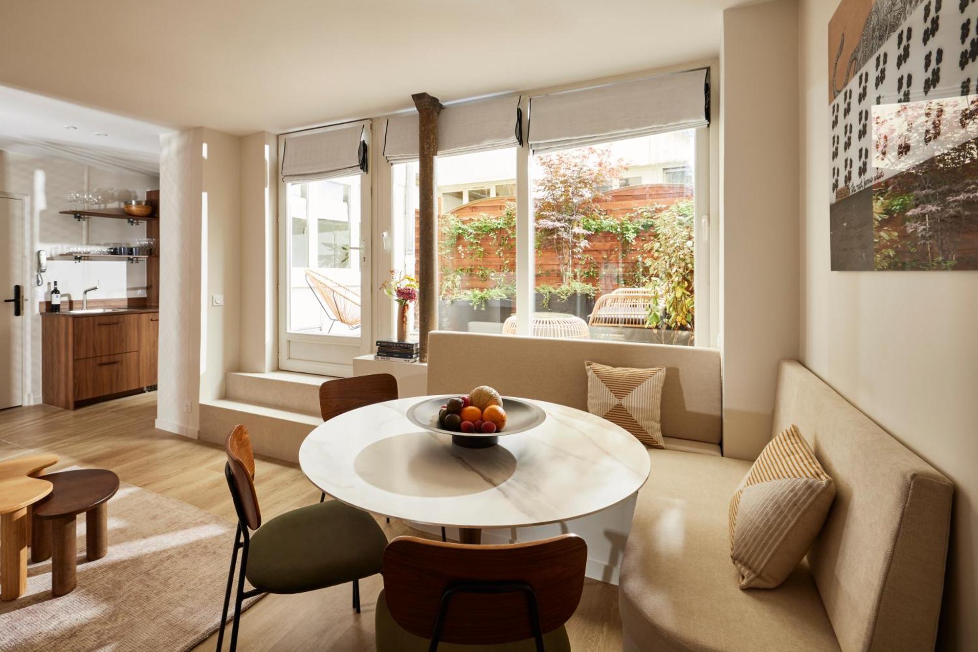 Stylish 2Br & 2Ba With Private Terrace Apartment Paris Bagian luar foto