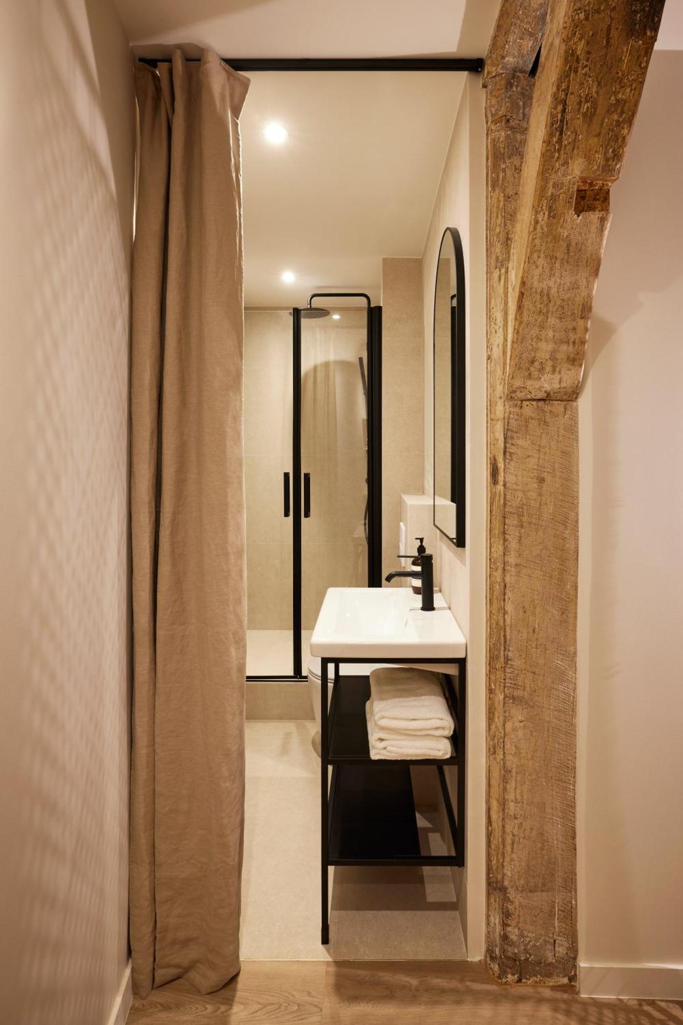 Stylish 2Br & 2Ba With Private Terrace Apartment Paris Bagian luar foto