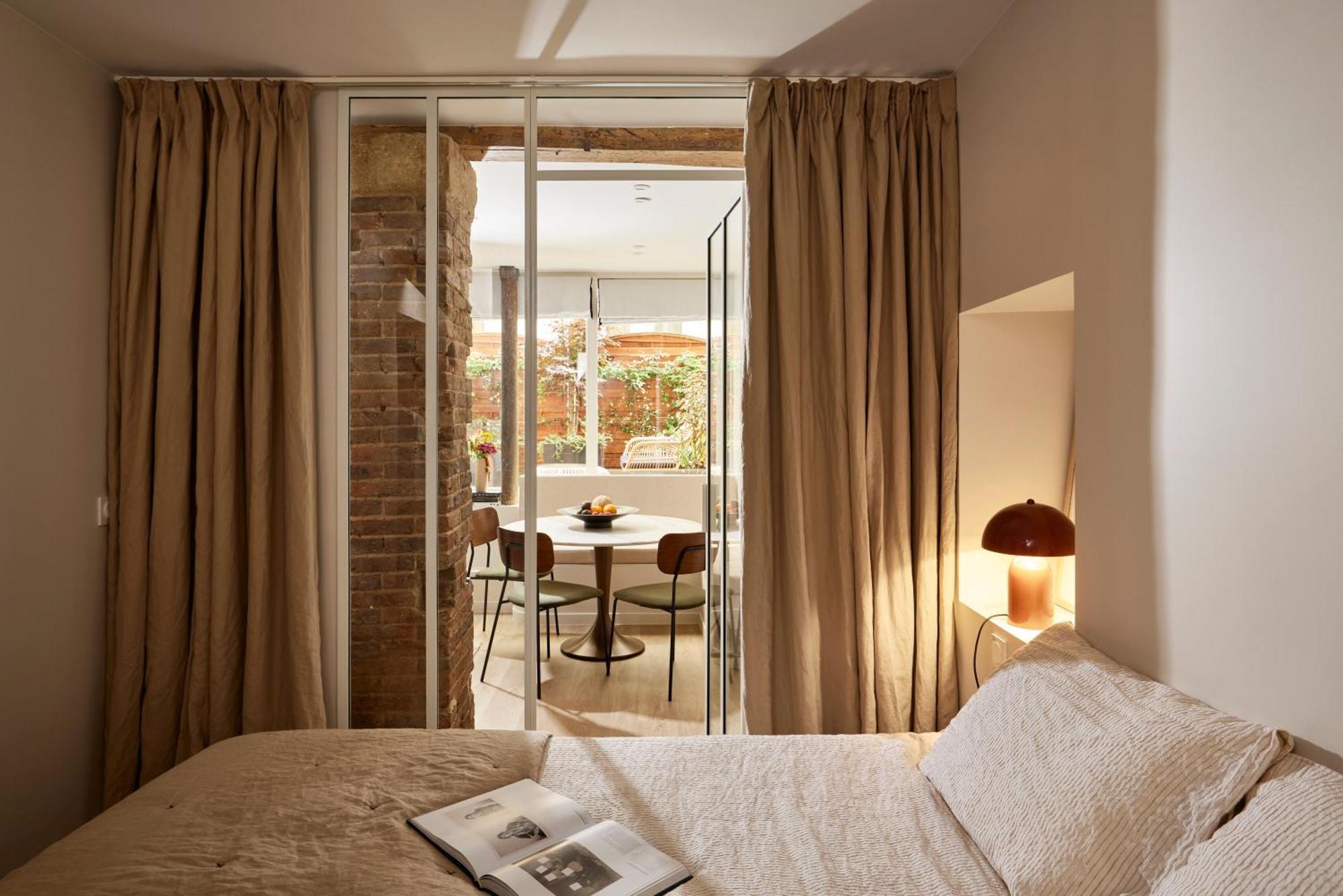 Stylish 2Br & 2Ba With Private Terrace Apartment Paris Bagian luar foto